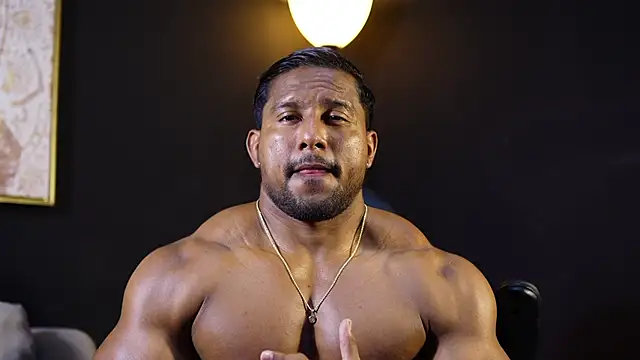 Snapshot of CallumMuscle chatting on April 6, 2026, 4:46 am CallumMuscle online show from April 6, 2026, 4:46 am