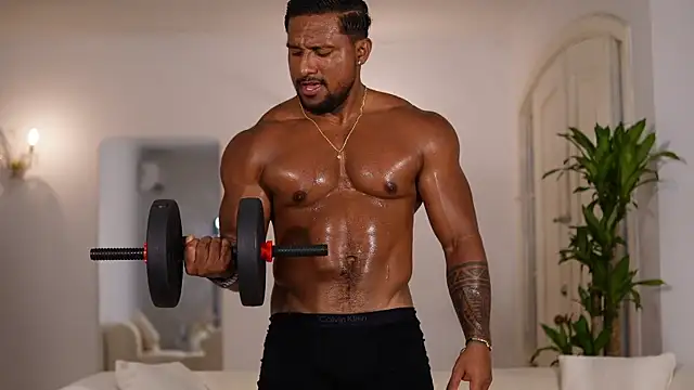 Snapshot of CallumMuscle chatting on May 15, 2026, 11:03 pm CallumMuscle online show from May 15, 2026, 11:03 pm