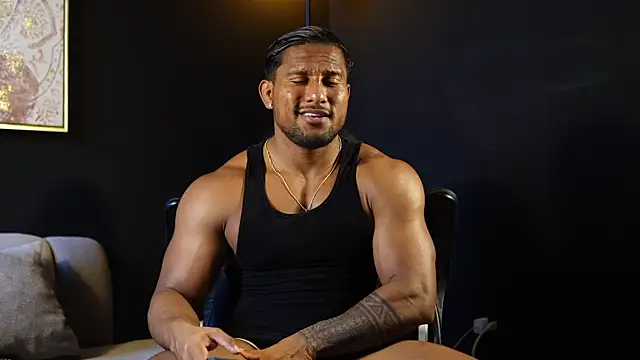 Snapshot of CallumMuscle chatting on April 4, 2026, 8:37 pm CallumMuscle online show from April 4, 2026, 8:37 pm