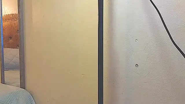 Snapshot of evafoxs chatting on December 15, 2025, 10:37 pm evafoxs online show from December 15, 2025, 10:37 pm