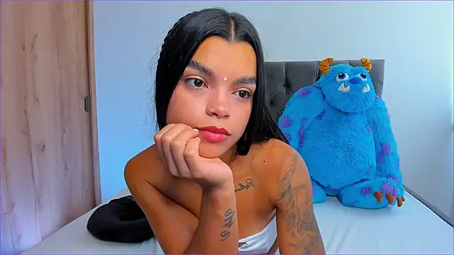 mia world  online show from October 19, 2025, 5:48 pm