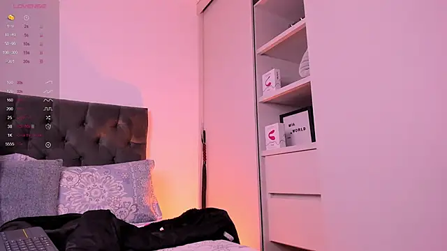 mia world  online show from February 4, 2025, 10:02 pm