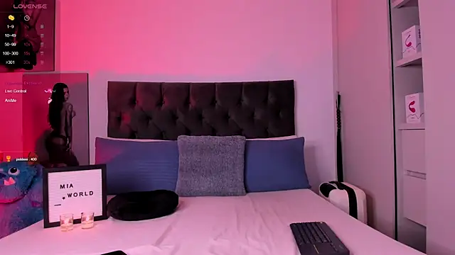 mia world  online show from January 14, 2025, 2:50 am