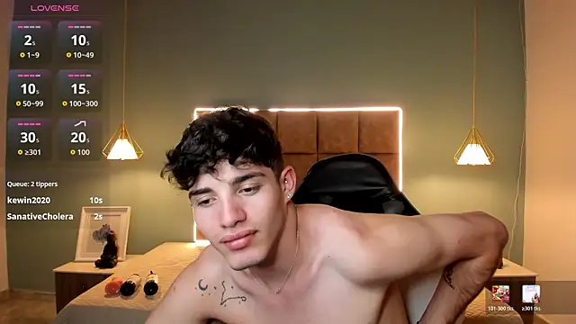 Snapshot of AlejooTwink chatting on May 18, 2026, 4:12 pm AlejooTwink online show from May 18, 2026, 4:12 pm