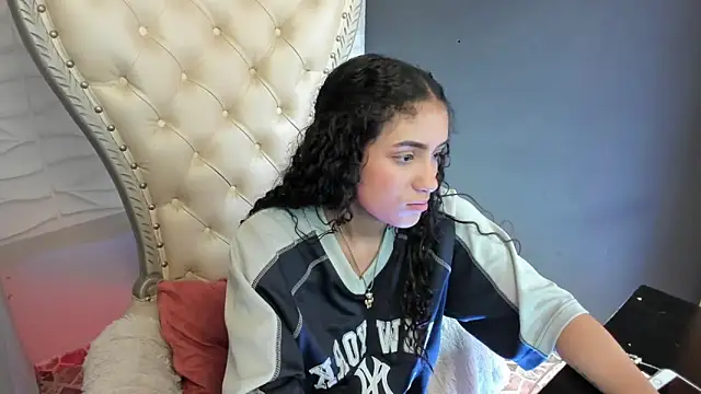 Layla 707 online show from March 7, 2026, 6:46 pm