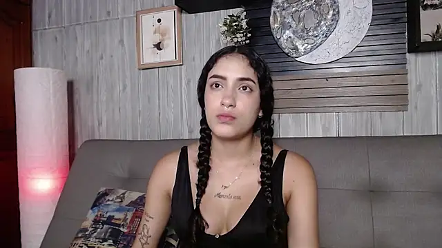 Layla 707 online show from March 10, 2026, 8:57 pm