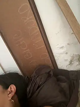 Snapshot of siri_duque chatting on November 6, 2025, 2:32 pm siri duque online show from November 6, 2025, 2:32 pm