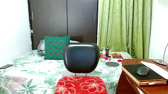 Snapshot of lunajones2024 chatting on September 26, 2025, 2:40 am lunajones2024 online show from September 26, 2025, 2:40 am