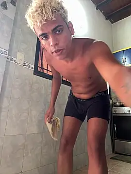 Snapshot of Leo_bunny_hot chatting on September 18, 2025, 8:01 pm Leo bunny hot online show from September 18, 2025, 8:01 pm