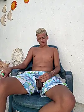 Snapshot of Leo_bunny_hot chatting on November 14, 2025, 7:06 pm Leo bunny hot online show from November 14, 2025, 7:06 pm