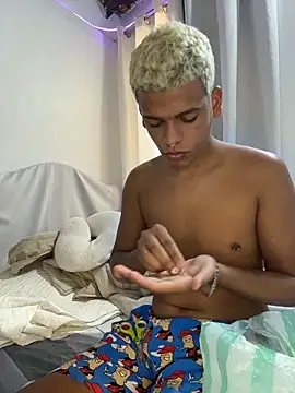 Snapshot of Leo_bunny_hot chatting on November 29, 2025, 7:14 pm Leo bunny hot online show from November 29, 2025, 7:14 pm