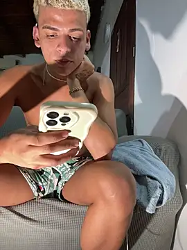 Snapshot of Leo_bunny_hot chatting on November 16, 2025, 7:46 am Leo bunny hot online show from November 16, 2025, 7:46 am