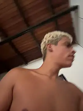 Snapshot of Leo_bunny_hot chatting on October 27, 2025, 7:59 pm Leo bunny hot online show from October 27, 2025, 7:59 pm