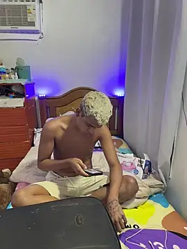 Snapshot of Leo_bunny_hot chatting on October 23, 2025, 10:19 pm Leo bunny hot online show from October 23, 2025, 10:19 pm