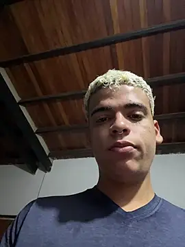 Snapshot of Leo_bunny_hot chatting on October 24, 2025, 7:24 pm Leo bunny hot online show from October 24, 2025, 7:24 pm