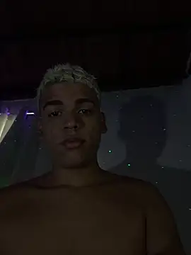 Snapshot of Leo_bunny_hot chatting on December 3, 2025, 8:19 pm Leo bunny hot online show from December 3, 2025, 8:19 pm