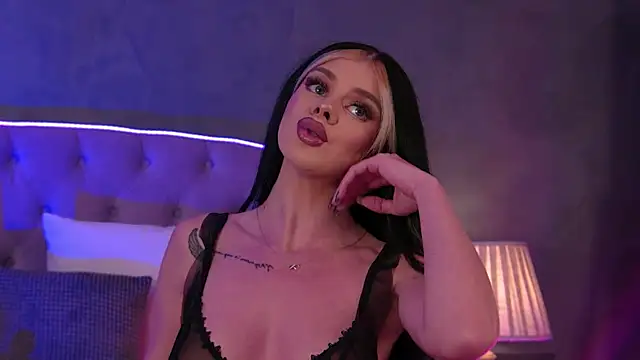 IvyRaven online show from November 7, 2025, 7:40 pm