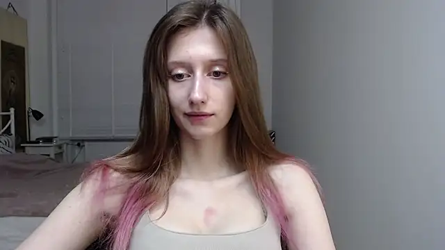 Snapshot of LUNA_delight chatting on December 22, 2025, 6:35 am LUNA delight online show from December 22, 2025, 6:35 am