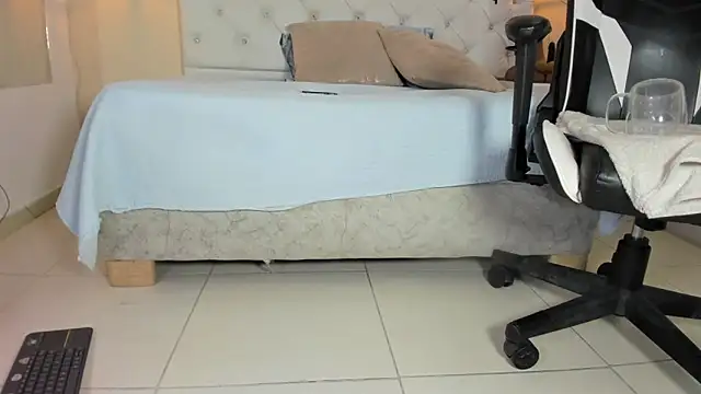 Snapshot of Slut_Milf_ chatting on March 1, 2025, 10:42 pm Slut Milf  online show from March 1, 2025, 10:42 pm