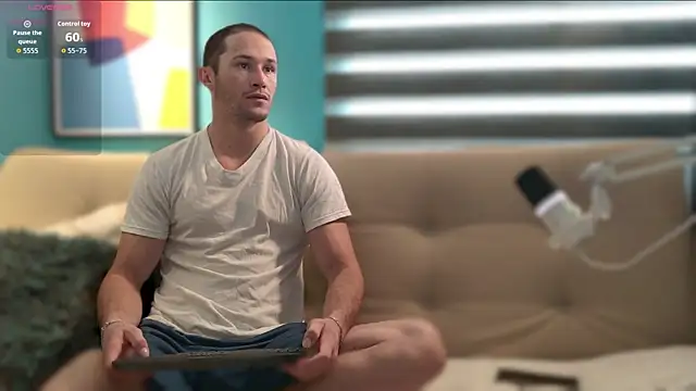 Snapshot of AxelFairchaild chatting on October 29, 2025, 2:16 pm AxelFairchaild online show from October 29, 2025, 2:16 pm