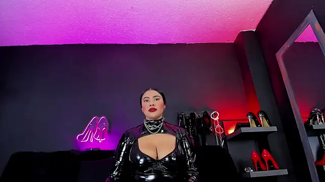 Snapshot of DelaneyStone chatting on December 22, 2025, 8:42 pm DelaneyStone online show from December 22, 2025, 8:42 pm