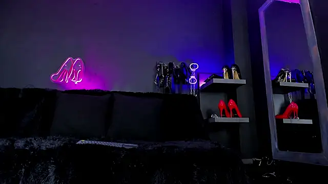 Snapshot of DelaneyStone chatting on December 20, 2025, 9:17 pm DelaneyStone online show from December 20, 2025, 9:17 pm