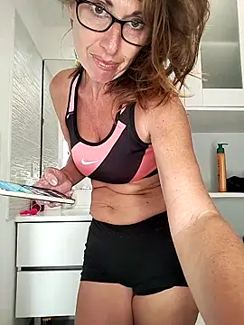 Snapshot of misslynexxx chatting on April 14, 2026, 10:31 am misslynexxx online show from April 14, 2026, 10:31 am