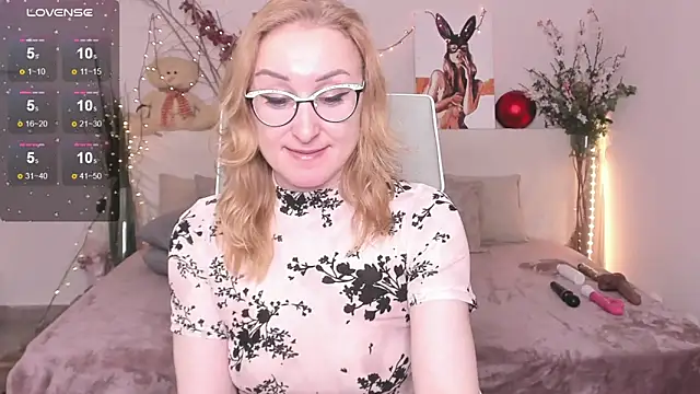 Snapshot of MadissonKiss chatting on December 2, 2025, 2:45 am MadissonKiss online show from December 2, 2025, 2:45 am