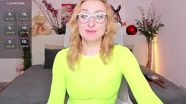 Snapshot of MadissonKiss chatting on November 17, 2025, 1:09 am MadissonKiss online show from November 17, 2025, 1:09 am