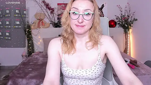 Snapshot of MadissonKiss chatting on November 19, 2025, 12:54 am MadissonKiss online show from November 19, 2025, 12:54 am