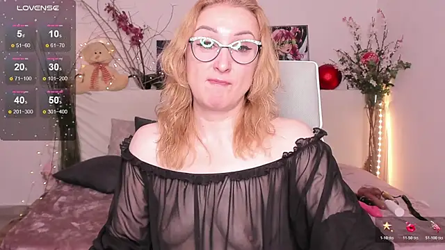 Snapshot of MadissonKiss chatting on October 28, 2025, 2:23 am MadissonKiss online show from October 28, 2025, 2:23 am