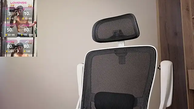 Snapshot of Cristopher23_ chatting on December 2, 2025, 1:13 pm Cristopher23 online show from December 2, 2025, 1:13 pm