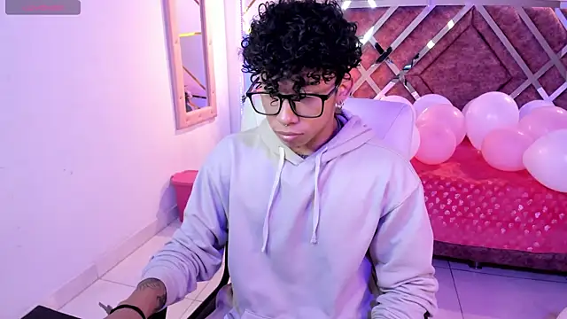 AkazaBoy  online show from March 15, 2025, 4:24 am