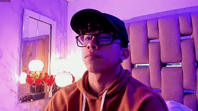 AkazaBoy  online show from December 20, 2025, 4:26 am