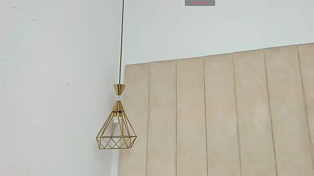 AkazaBoy  online show from April 17, 2026, 8:11 pm