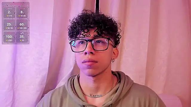 AkazaBoy  online show from December 5, 2025, 4:44 am