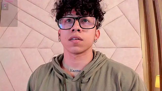 AkazaBoy  online show from October 20, 2025, 4:25 am