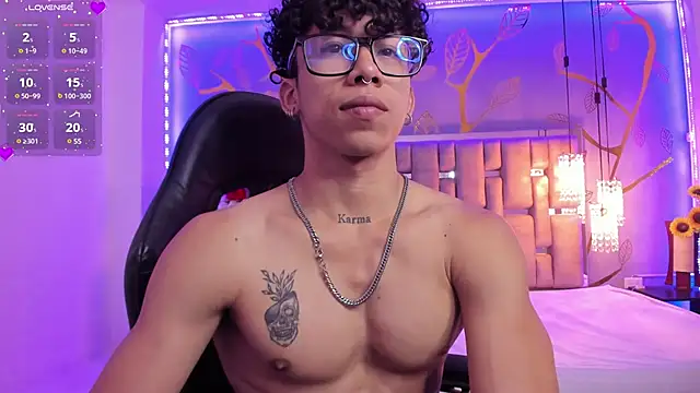 AkazaBoy  online show from March 14, 2025, 4:43 am