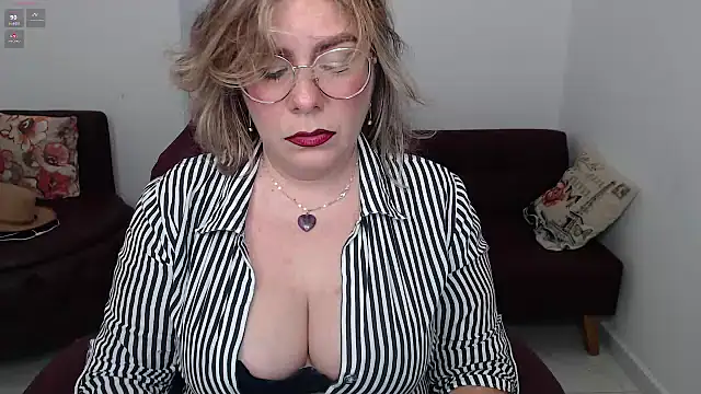 Snapshot of Serenay_ chatting on February 6, 2025, 10:32 pm Serenay  online show from February 6, 2025, 10:32 pm
