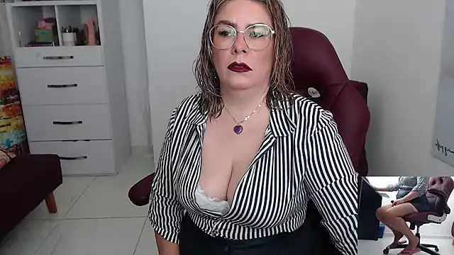 Snapshot of Serenay_ chatting on January 2, 2025, 8:57 pm Serenay  online show from January 2, 2025, 8:57 pm