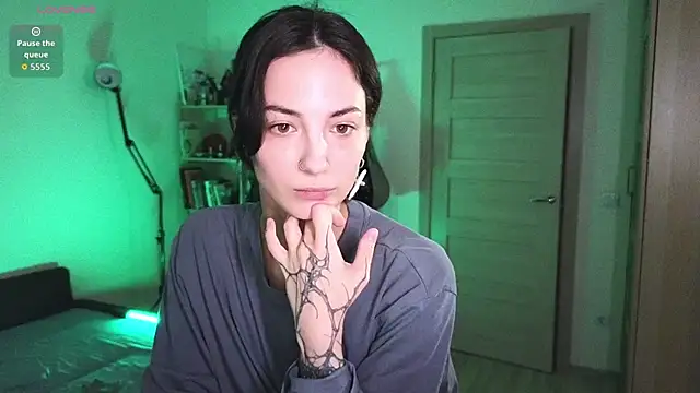 Snapshot of Space_X_Roxy_ chatting on November 5, 2025, 6:55 pm Space X Roxy online show from November 5, 2025, 6:55 pm