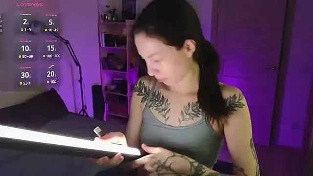 Snapshot of Space_X_Roxy_ chatting on January 13, 2025, 7:53 pm Space X Roxy online show from January 13, 2025, 7:53 pm