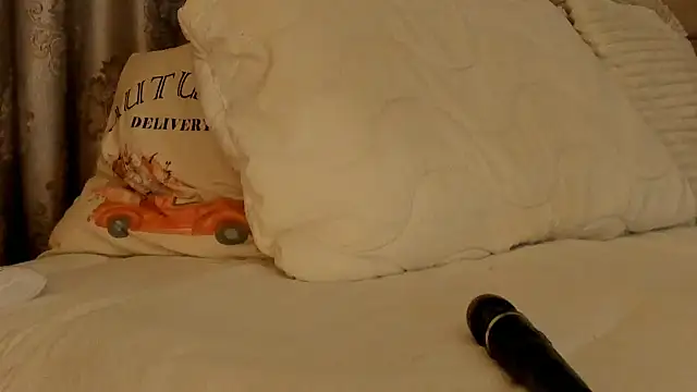 JanyneFantasy online show from November 2, 2025, 3:44 am