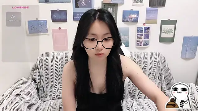 LiLiYbaby online show from May 28, 2026, 6:43 am