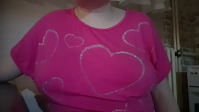 AalinnaK online show from December 3, 2025, 2:16 pm