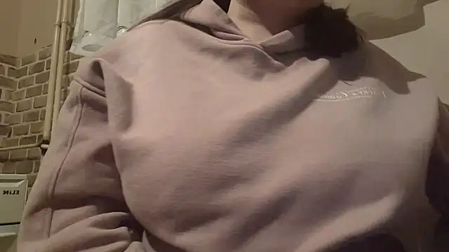 Snapshot of AalinnaK chatting on February 17, 2025, 12:00 am AalinnaK online show from February 17, 2025, 12:00 am