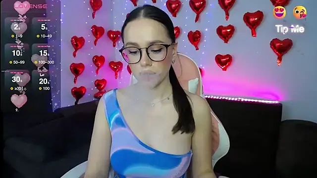 Snapshot of Emillias chatting on March 3, 2025, 5:31 pm Emillias online show from March 3, 2025, 5:31 pm