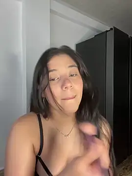 floriamANDjazmin online show from April 13, 2026, 9:08 pm