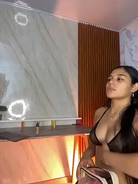 floriamANDjazmin online show from November 17, 2025, 7:07 pm