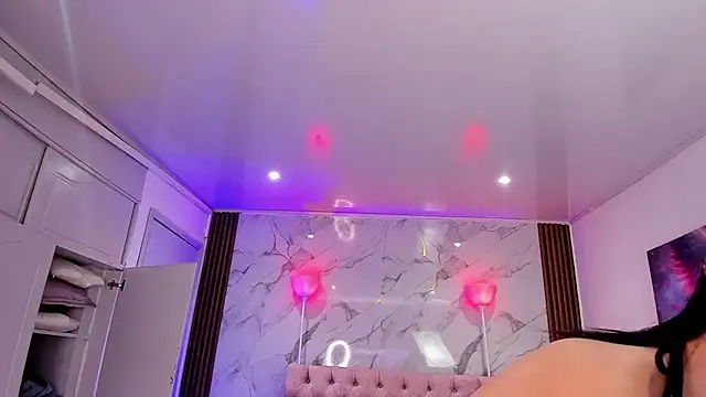 Snapshot of AuroraDiaz chatting on December 17, 2025, 7:52 pm AuroraDiaz online show from December 17, 2025, 7:52 pm